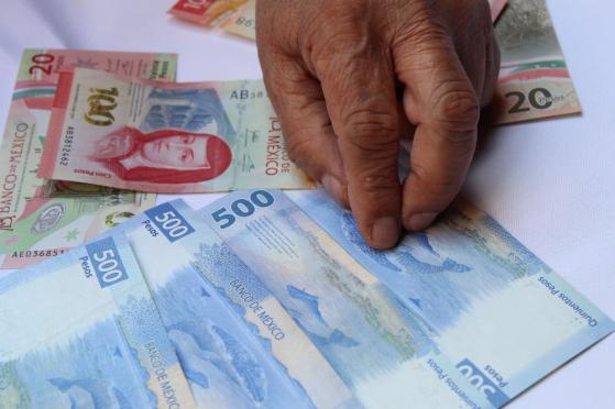 El peso mexicano repunta y se ubica en 18,4 pesos por dólar en medio de un clima de volatilidad