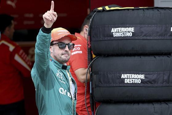 Aston Martin se asocia con Fernando Alonso para presentar un nuevo deportivo