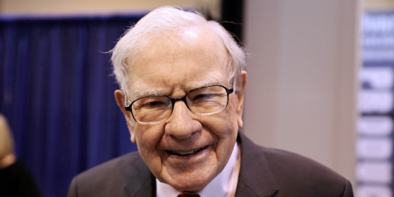 Las siete acciones más compradas y vendidas por Warren Buffett en 2024