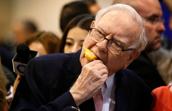 Buffett pasa de Fitch Ratings: 