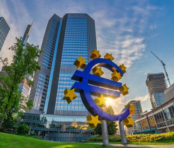 De Guindos del BCE ve posibilidad de corrección en los mercados financieros