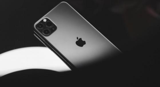 Apple podría lanzar iPhone de 6,7″ por menos de 900$