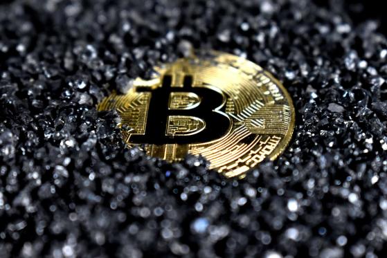 Jack Dorsey predice que Bitcoin alcanzará el millón de dólares en 2030 en medio de desafíos regulatorios