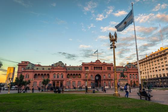 La era Milei de Argentina: contratos de Bitcoin, cierre del banco central y un mercado libre de divisas